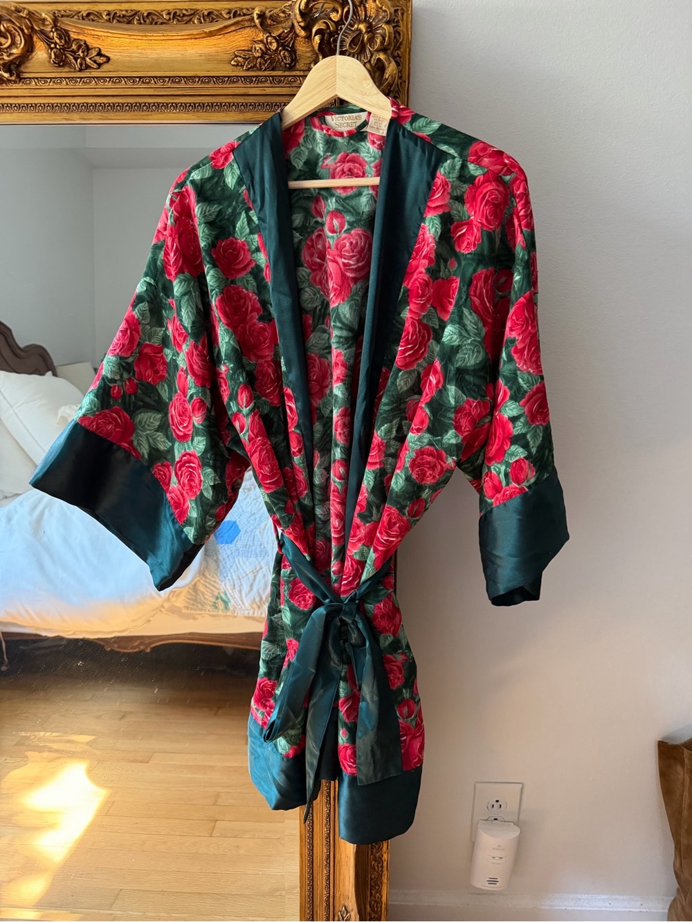 Vintage Victorias Secret Rose Robe 🥀